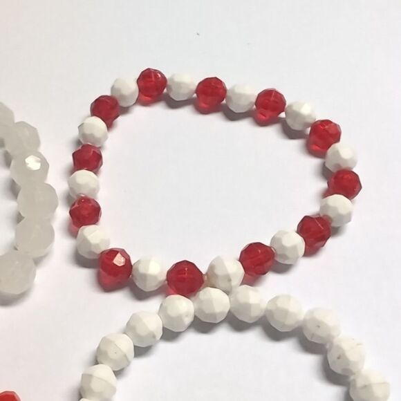 Set of 4 Red and White Beaded Stretch Bracelets - Picture 5 of 6